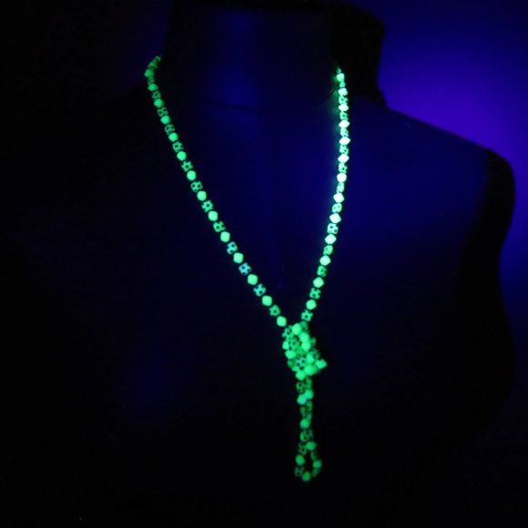 Hand knotted Uranium glass bead necklace - Picture 9 of 16
